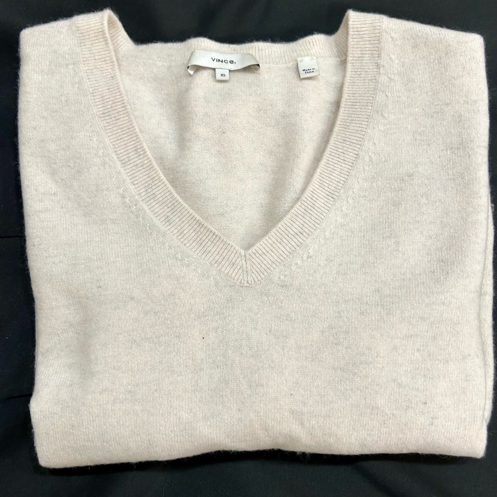 Vince  Cashmere Weekend V-Neck Sweater